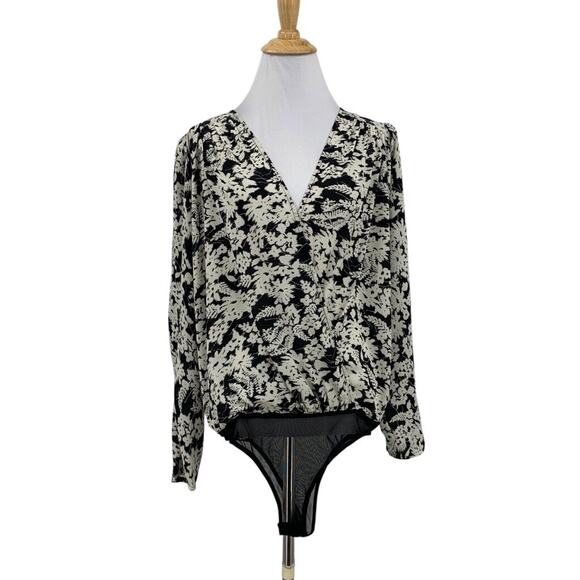 ASTR Top Womens M Medium Multi Loose Snap Bodysuit V Neck Puff Shoulder Blouse - Picture 1 of 16
